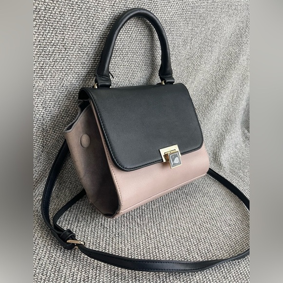 Elegant Black and Pink Satchel with Gold Accent - Picture 3 of 16